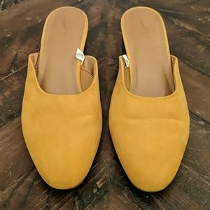 Universal Threads Mustard Block Heel Slides - 10M